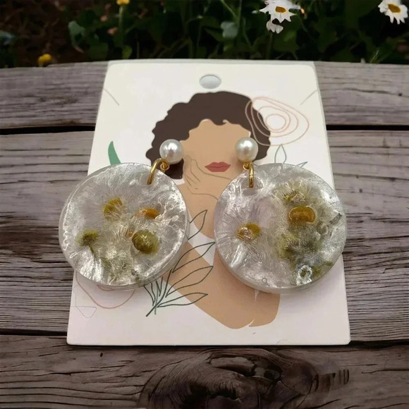 Sophisticated Circle White Daisies Flower Preservation Resin Dangle Earrings - Picture 2 of 5